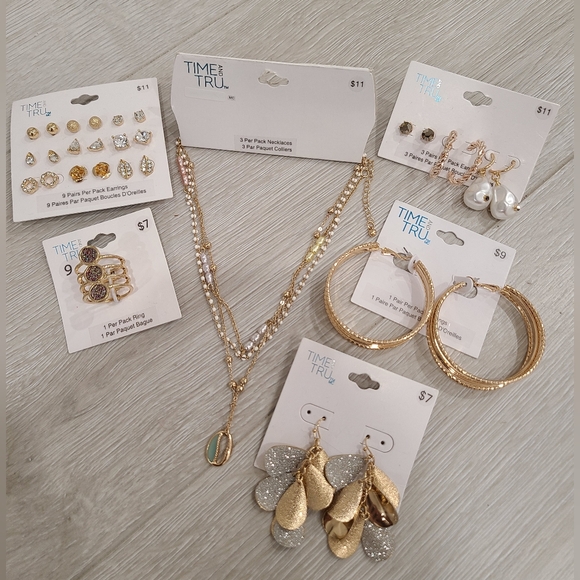 Time and Tru Jewelry Bundle - Picture 1 of 5